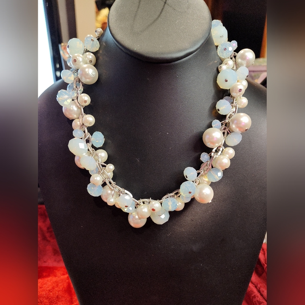 Ole NWT Elegant Faux Pearl and Crystal Beads  Necklace